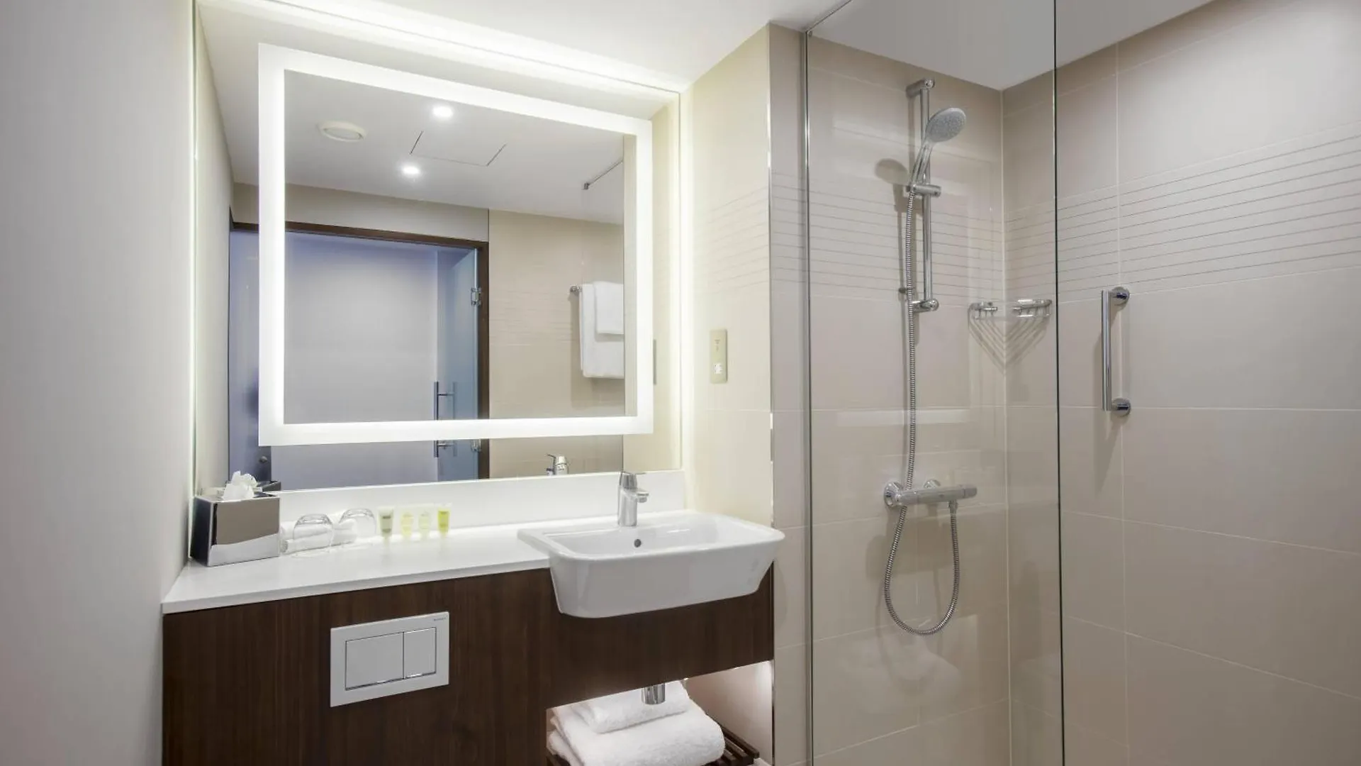 Courtyard By Marriott Edinburgh West Hotel