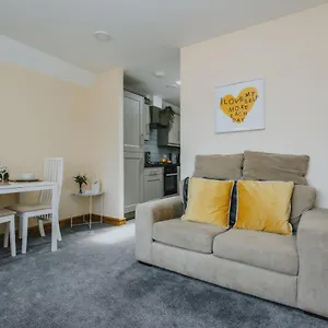 Cosy 2nd Floor - King Size Bed & Free Parking United Kingdom