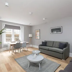 Apartment Joivy Luxurious 2br Near Haymarket Station, Edinburgh